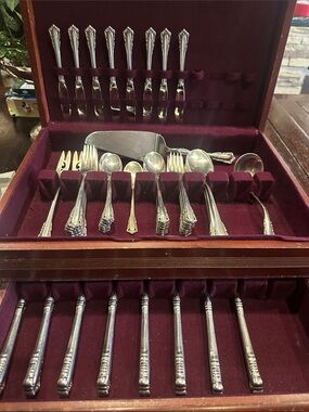 Lunt “Carillon” Sterling Silver Flatware Service, Circa 1968.